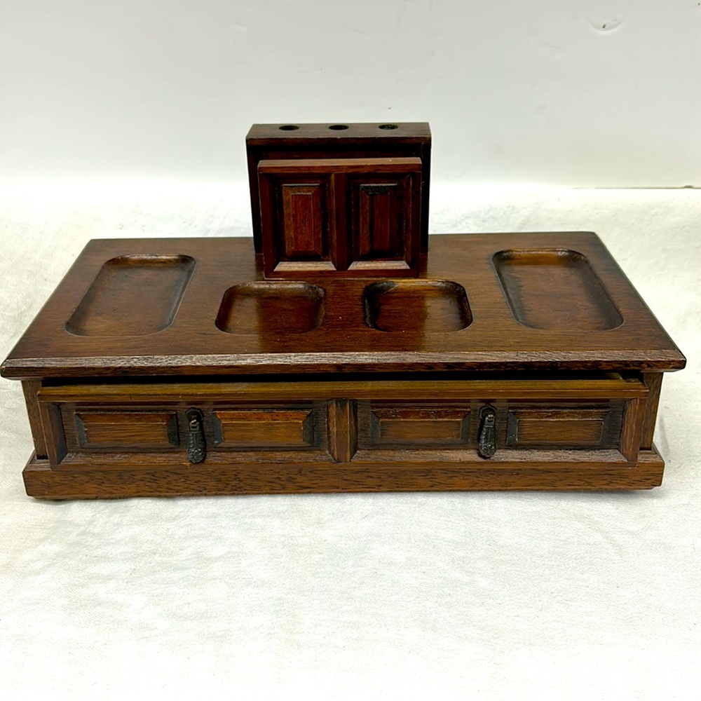 Vintage / Mid Century men’s wooden valet/tray /catch all by MELE  Made in Taiwan
